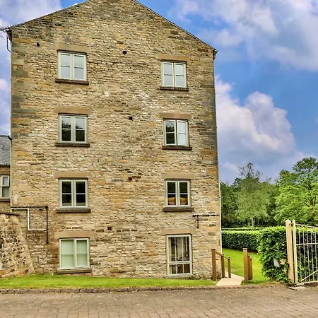 Finest Retreats - Victory Mill - One Daire Pickering